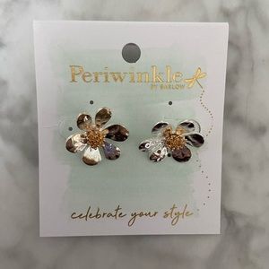 ✨NEW✨ Flower Stud Earrings